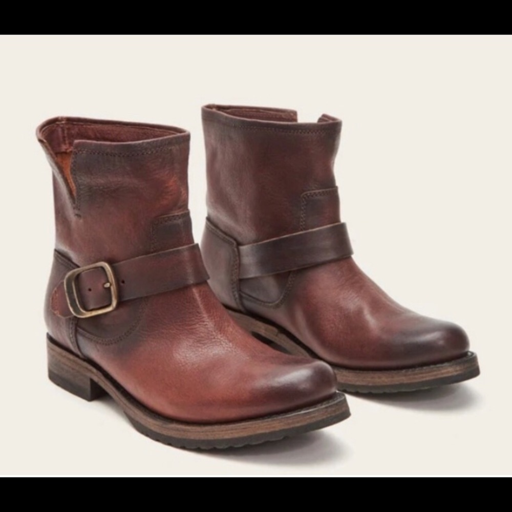 Like New FRYE VERONICA BOOTIE in Redwood Sz 8.5